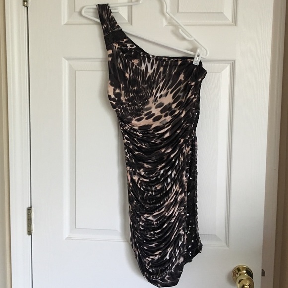 One shoulder strap dress with pale pink and black