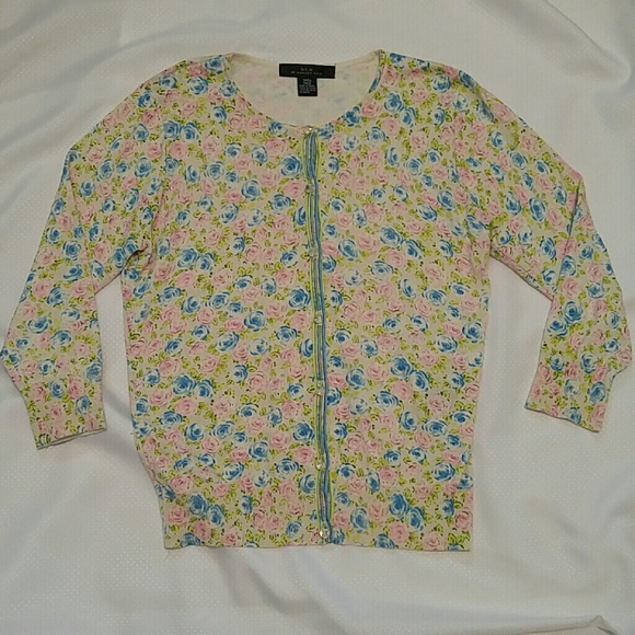 Cute floral cardigan.