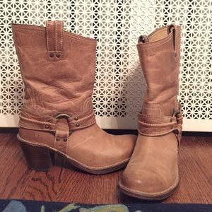Frye Women's Heeled Western Boot Tan