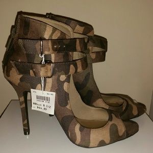 Camoflage Christian Siriano Heels