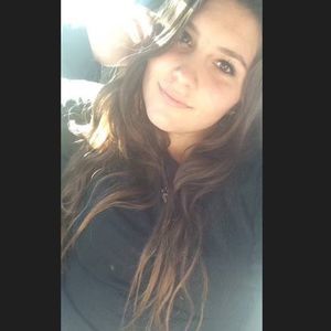 Meet your Posher, Simone