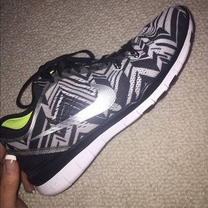 Nike free run, black/white/neon yellow, size 7.5