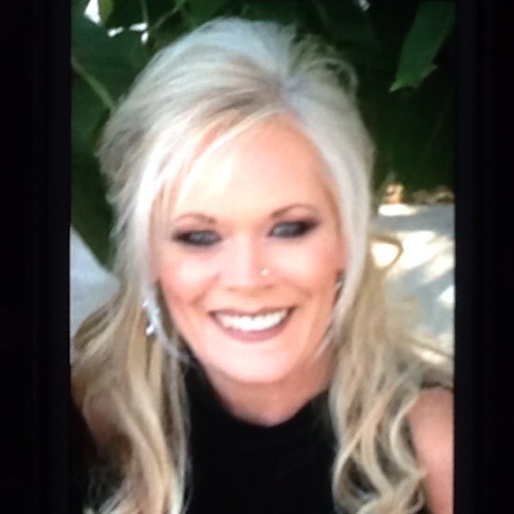 ✨Hello my name is Lori✨Proud "Posh Ambassador"✨ - Picture 2 of 2