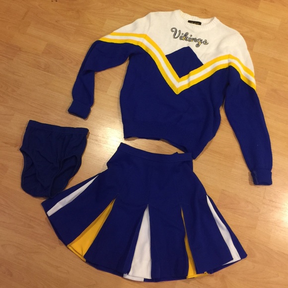 [Vintage] •Cheerleading Uniform• - Picture 2 of 4