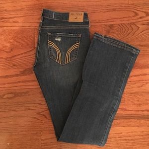 NWOT Hollister medium wash boot-cut denim jeans!
