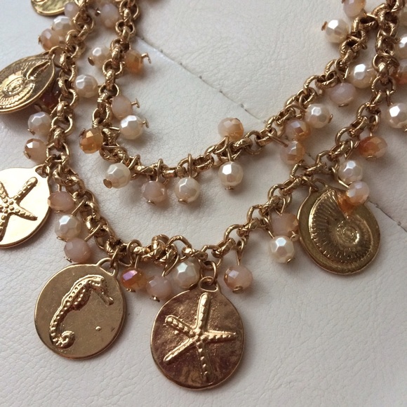 🐠Beachy medallion necklace - Picture 2 of 3