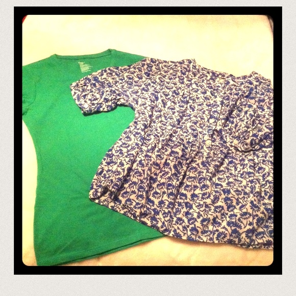 🍀🆕✨bundle! 2 GAP shirts!