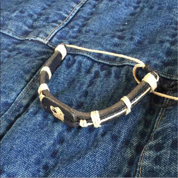 Tiger Emblem Bracelet - Picture 2 of 2