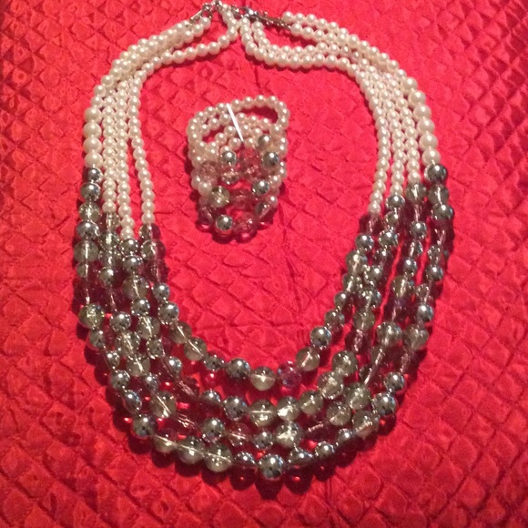 Statement necklace & bracelet by TraciLynn!