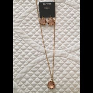 Earrings/necklace set