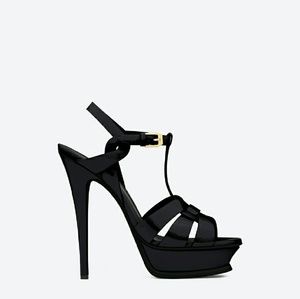 NEW: Classic TRIBUTE 105 Sandal in black -size 5.5