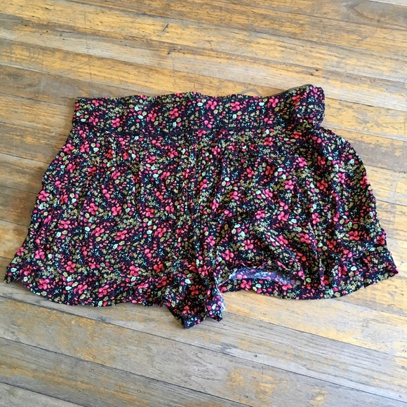 Floral shorts ✨