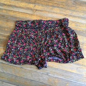 Floral shorts ✨
