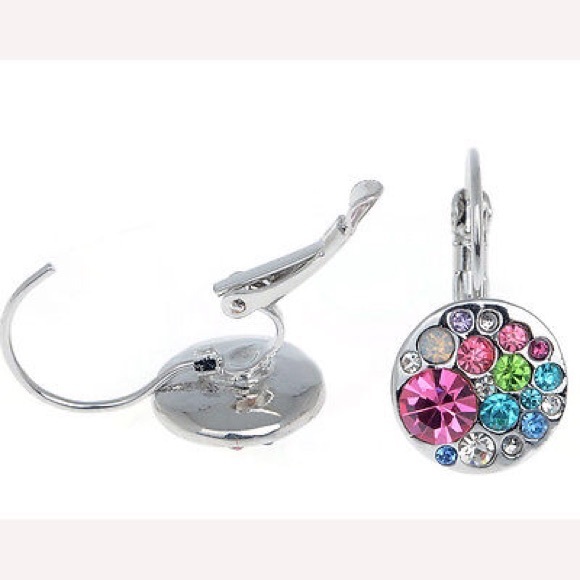 🌺Rhodium Plated Multifaceted Crystal Earrings🌺 - Picture 3 of 4
