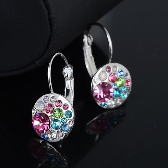 🌺Rhodium Plated Multifaceted Crystal Earrings🌺 - Picture 4 of 4
