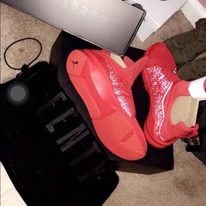 Women fenty trainer in High risk red-High risk red