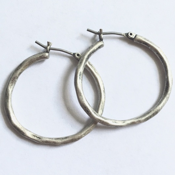 🔵 BOGO VINTAGE HANDCRAFTED SILVER HOOP EARRINGS - Picture 1 of 2