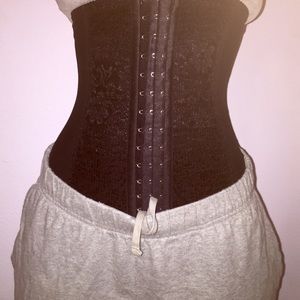 Waist trainer 🌹