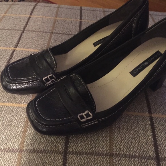 Black loafer chunky heels.