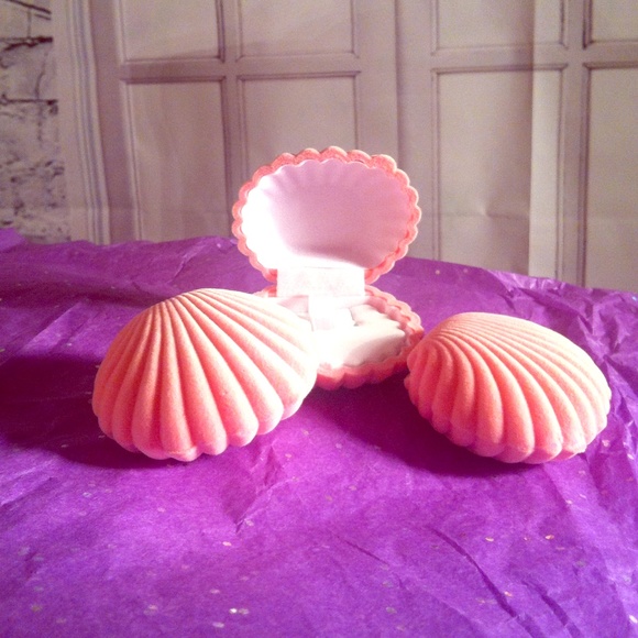 Accessories - Lovely Pink Shell Ring Holders/Case