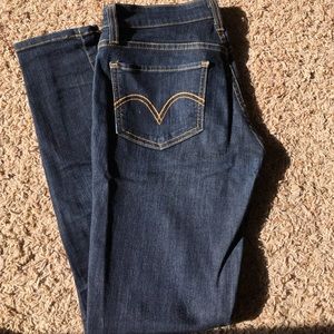 Levi's Dark Wash Jeans!!! STRETCHY FIT!!