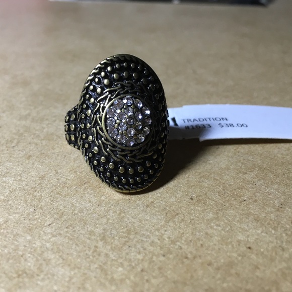 NEW Premier Designs Tradition Ring