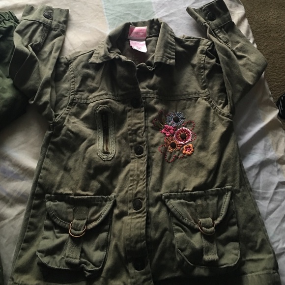 Fall jackets - Picture 2 of 4