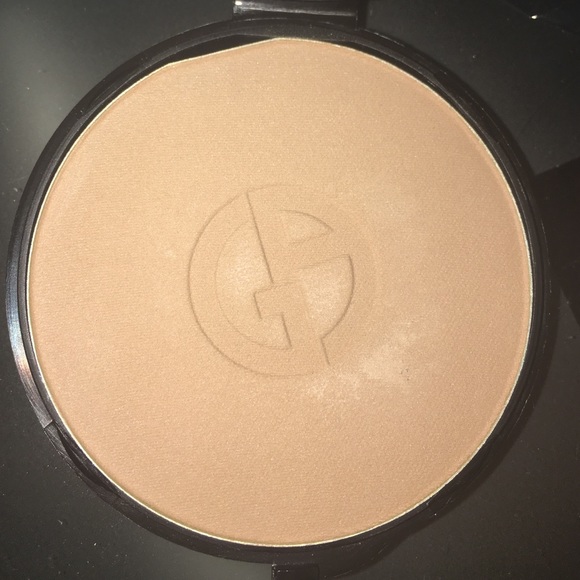 Giorgio Armani luminous silk foundation - Picture 2 of 4