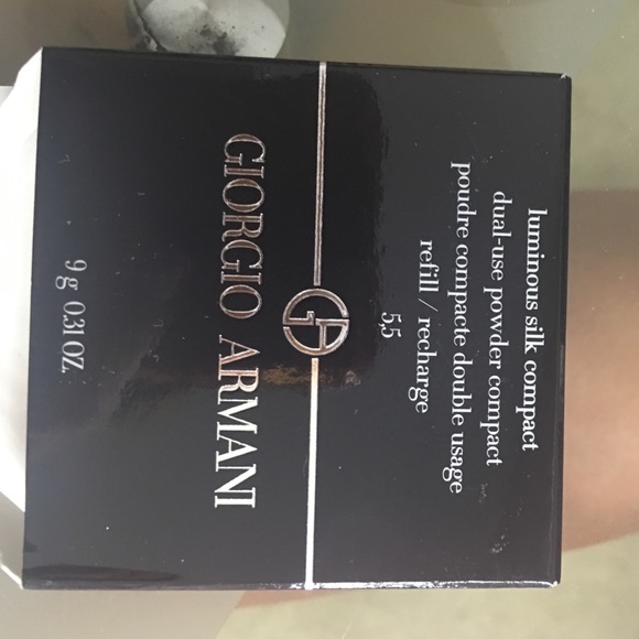 Giorgio Armani luminous silk foundation - Picture 3 of 4