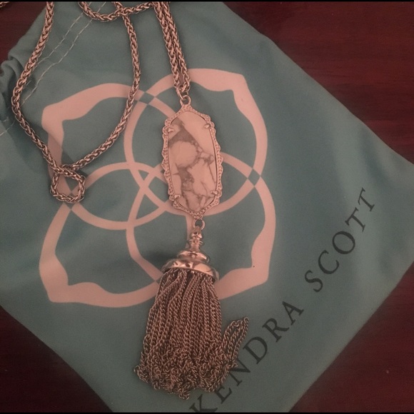 Kendra Scott  Everly necklace in Howlite
