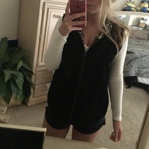 Reversible black/ cheetah vest