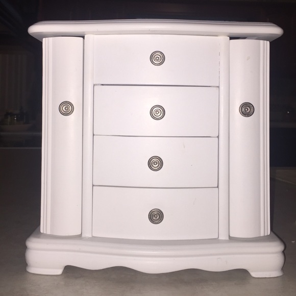 Jewelry box