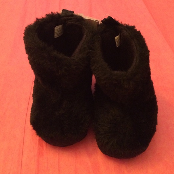 Black fur boots