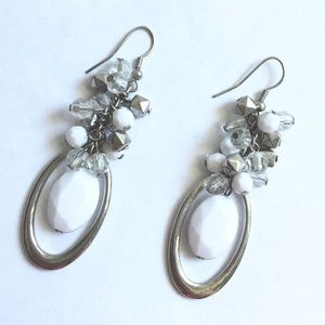 🔵 BOGO VINTAGE WHITE & SILVER EARRINGS