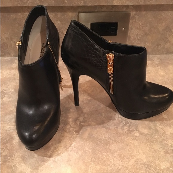 Michael Kors booties 5.5