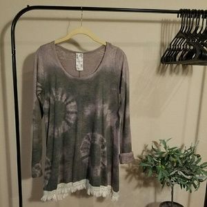 Loose fitting, long sleeve top