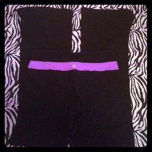 black lulu lemon yoga pants