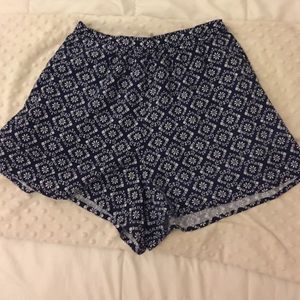 Blue and white design flowy shorts