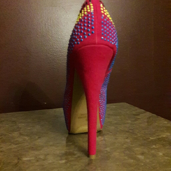 Shoes - Picture 1 of 4