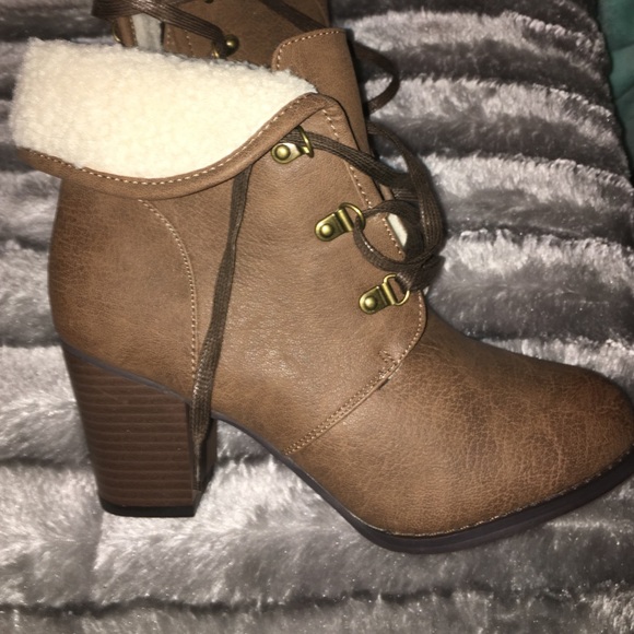 Brown Booties with heel - Picture 1 of 3