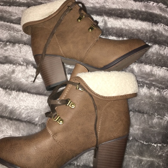 Brown Booties with heel - Picture 2 of 3