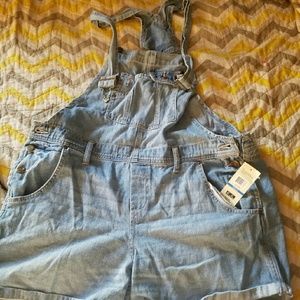 Overall shorts