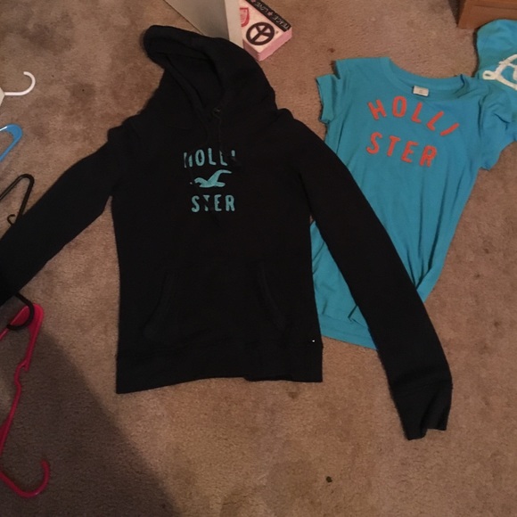 Sweat shirt and t shirt