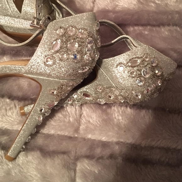 Formal Heels - Picture 3 of 4