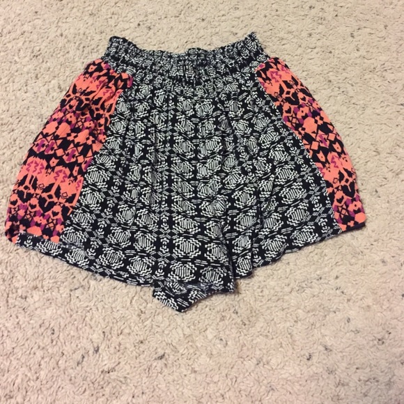 NICE DRESS SHORTS