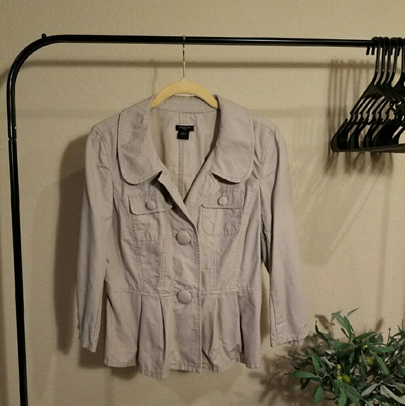 3/4 sleeve khaki colored jacket