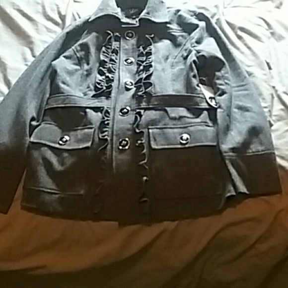 DECIDED TO KEEP!!  Lost weight and it fits me now! - Picture 4 of 4