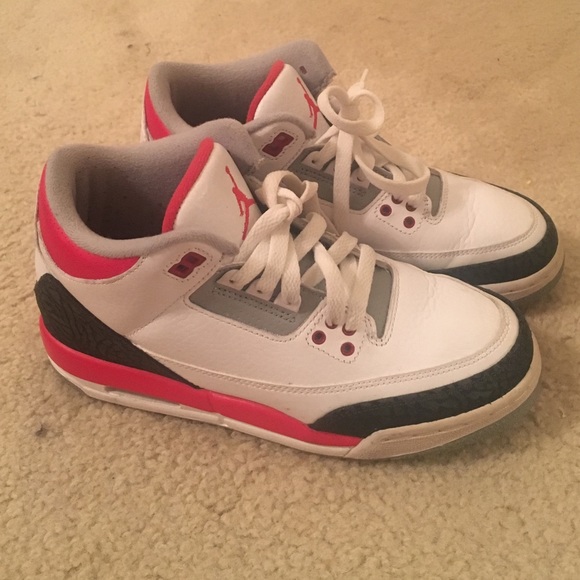 Retro fire red Jordan 3