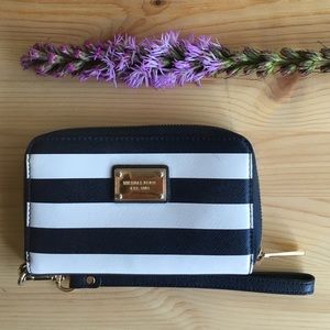 Michael Kors iPhone 5 Wristlet