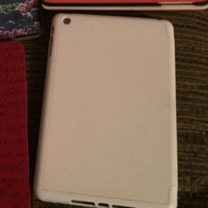 White IPad Mini Case with Keyboard *Reserved*